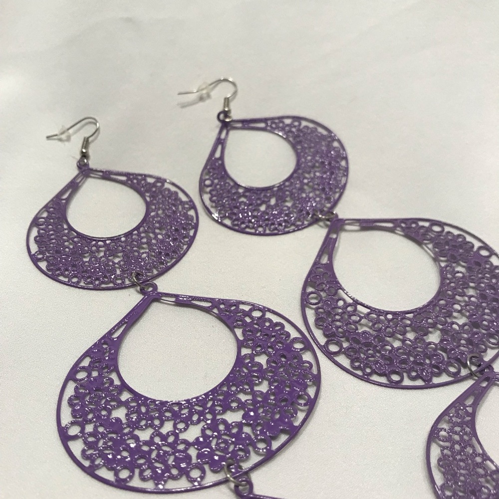 NWT mental dangle earring